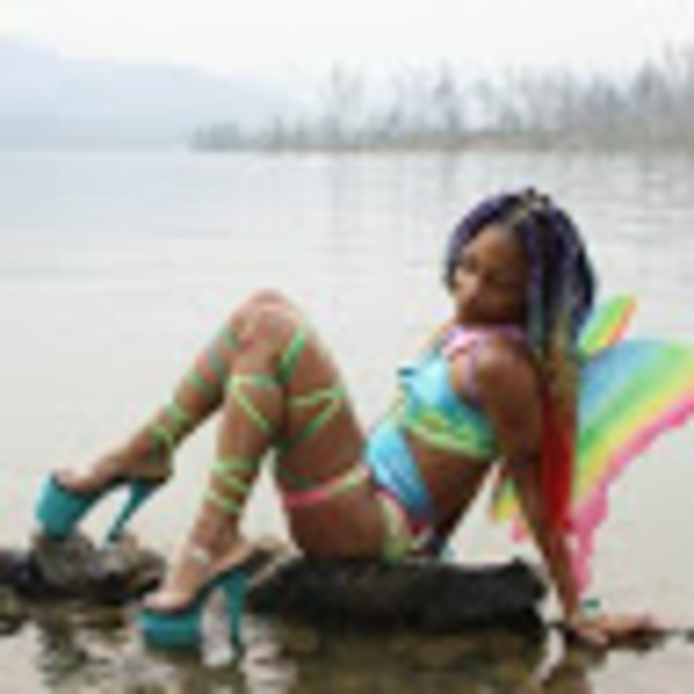 Meet your Posher, Tay